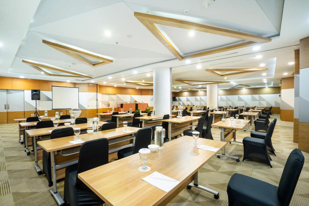 Hotel Golden Tulip Pontianak Zewnętrze zdjęcie