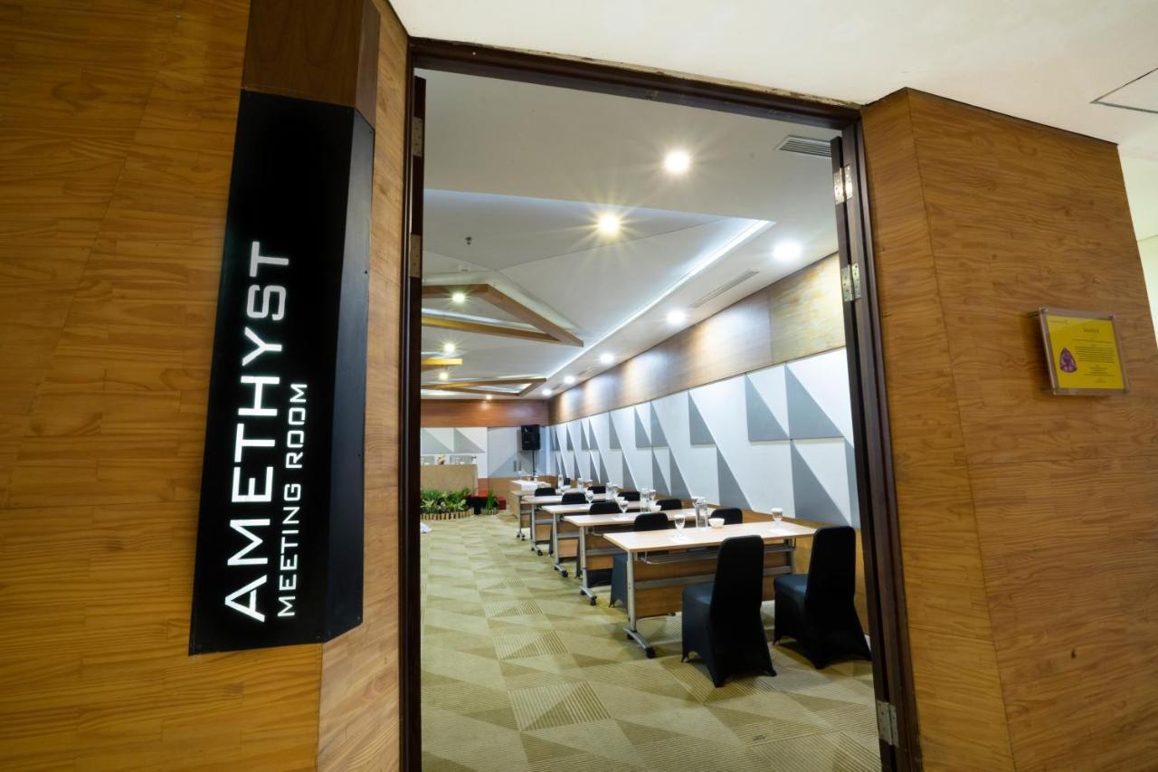 Hotel Golden Tulip Pontianak Zewnętrze zdjęcie