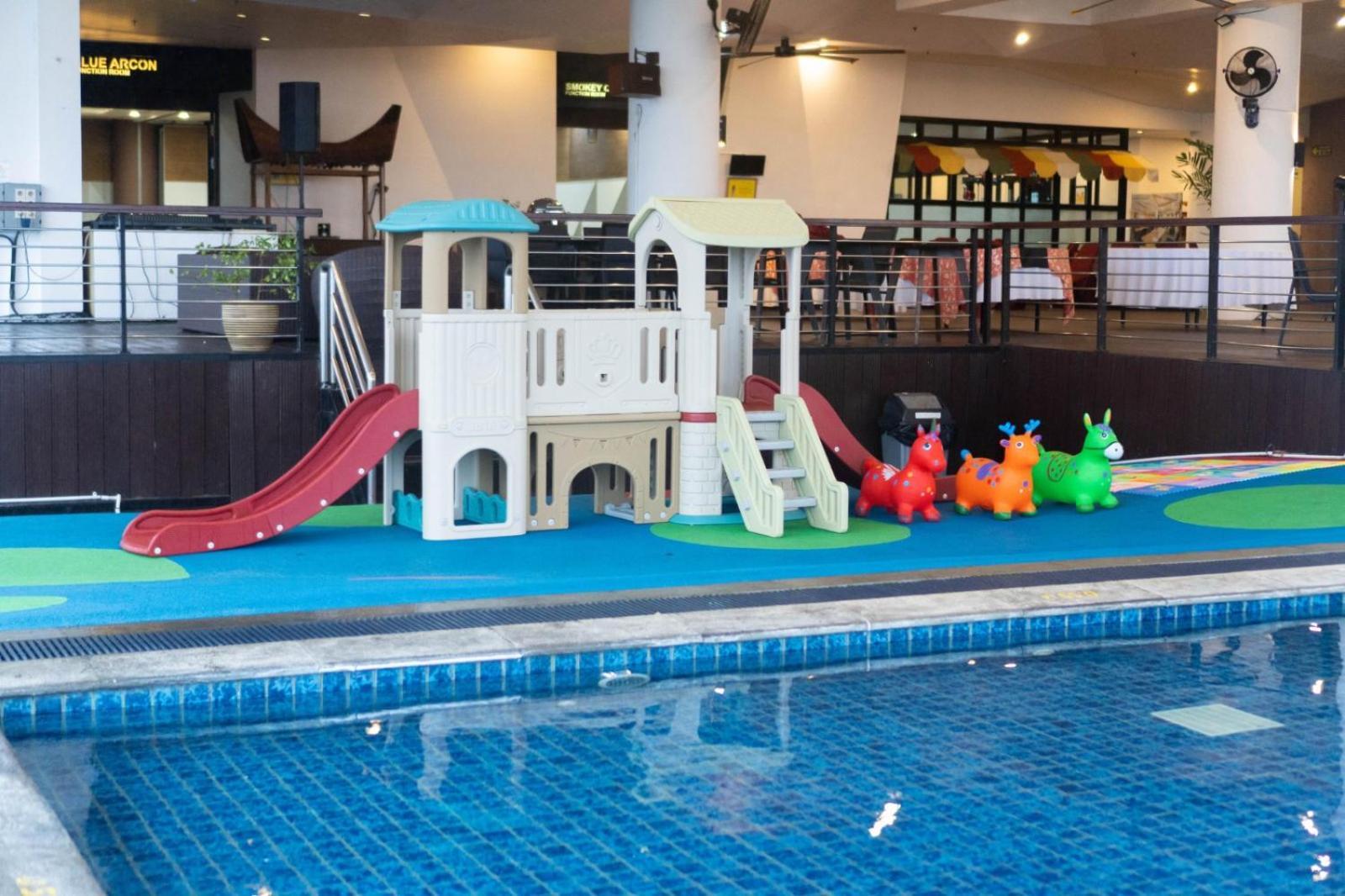 Hotel Golden Tulip Pontianak Zewnętrze zdjęcie